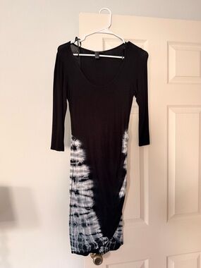 Forever 21 Black & White Tie-Dye Scoop Neck Midi Dress